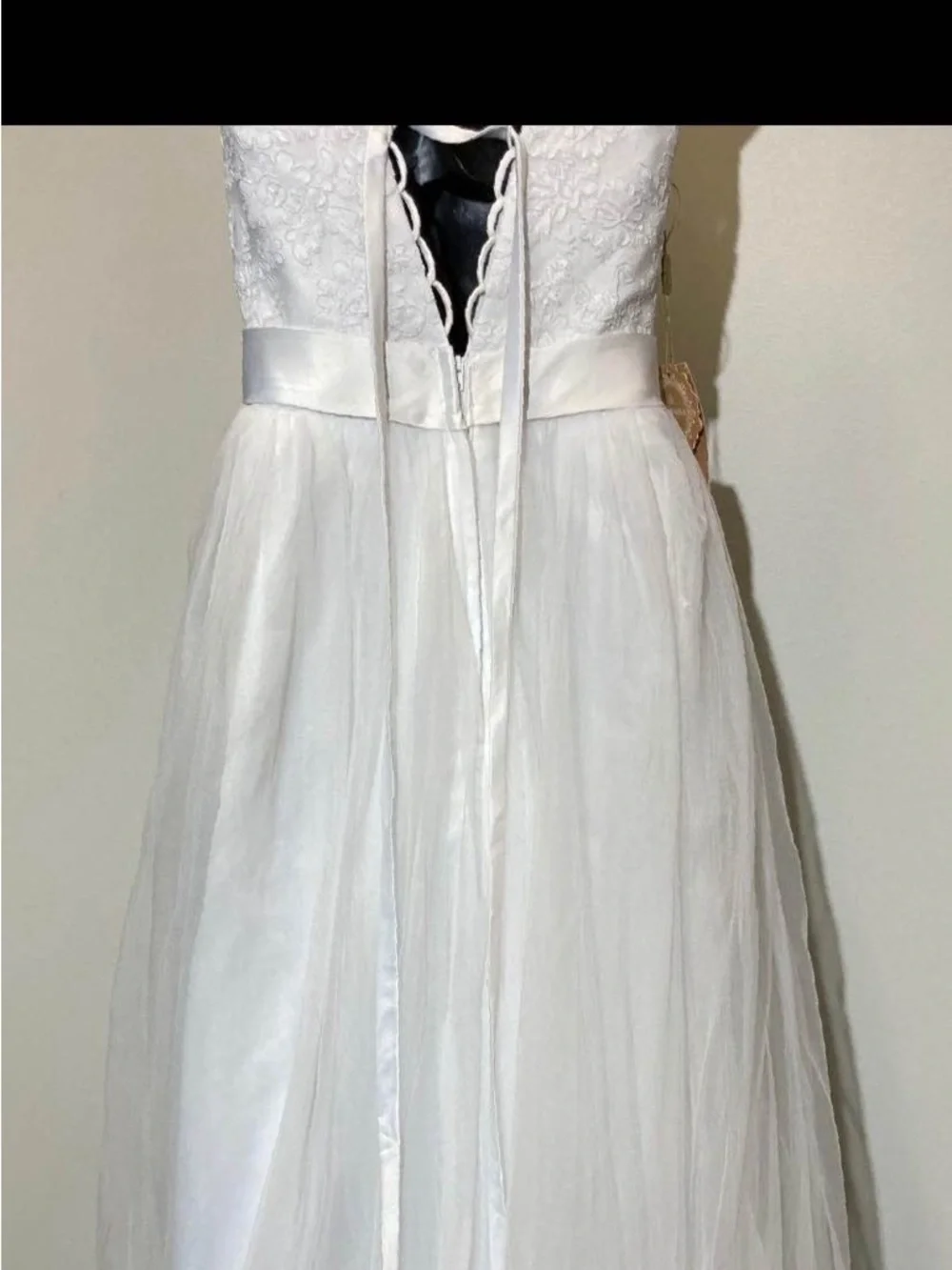 White Lace Bodice Tulle Wedding Dress - Picture 2 of 9